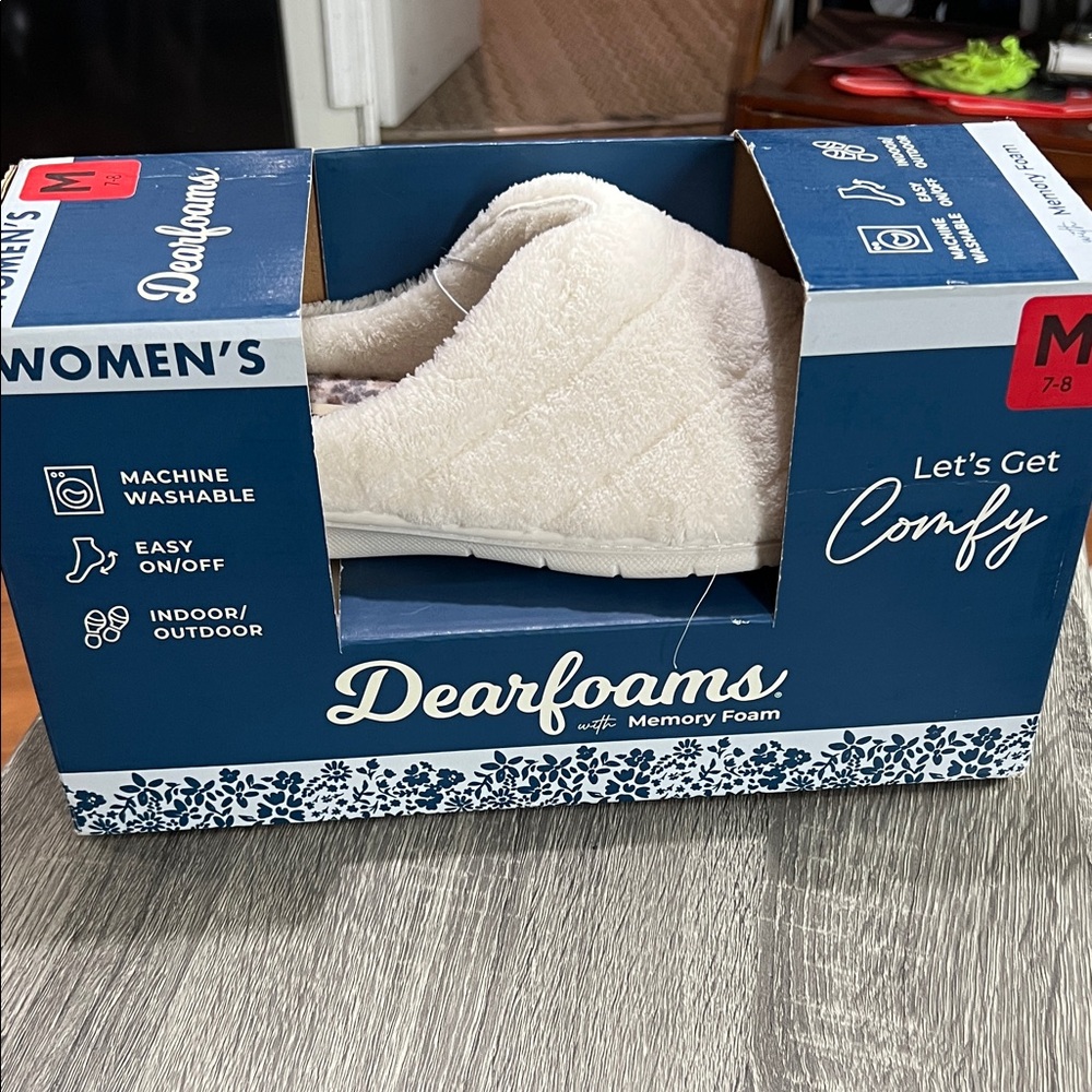 Dearfoams Women's White Memory Foam Slippers